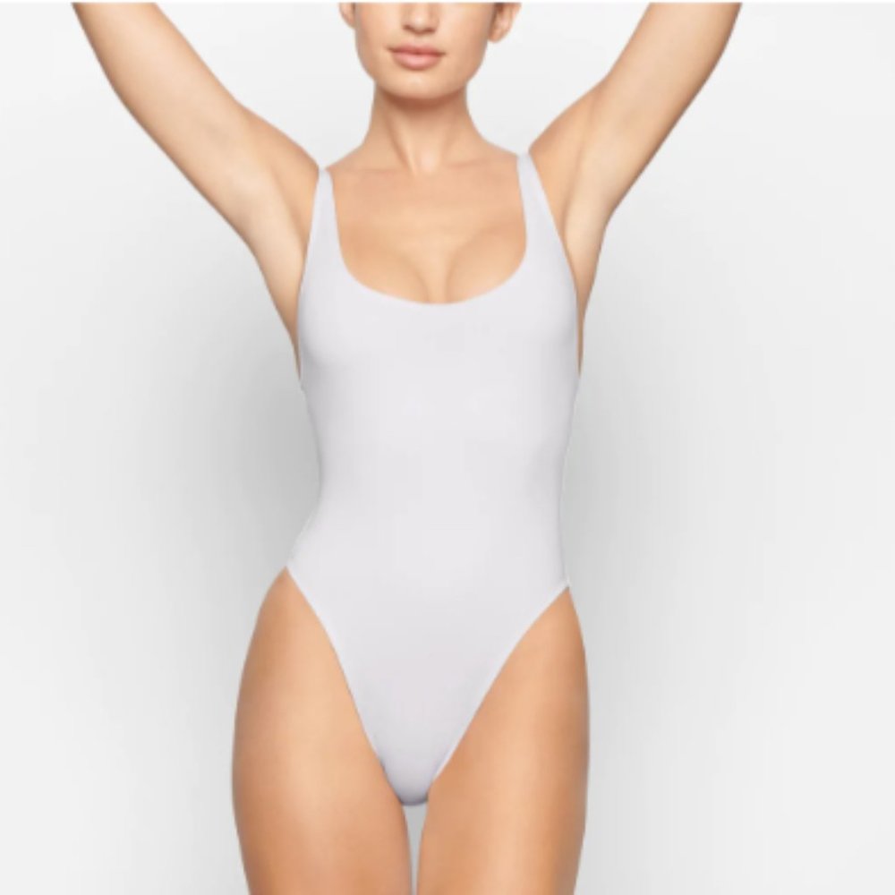SKIMS SWIM❤️ (Small-Marble-NWT) Scoop Neck One-Piece